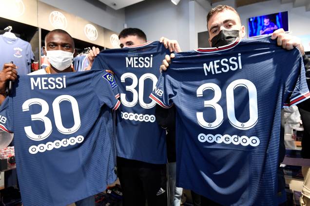Camisas de Messi no PSG já são comercializadas - Camisas de Messi no PSG já são comercializadas -