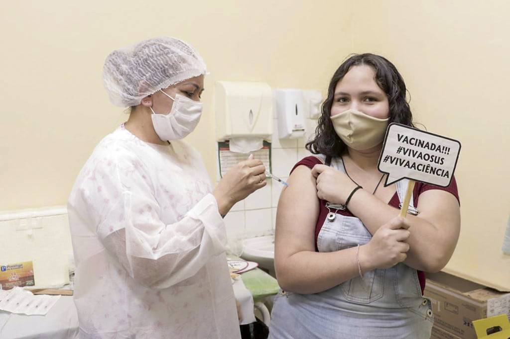 51377912171_271642b0b3_b.jpg EU QUERO É ME VACINAR - Festa adolescente em SP: virada de vacinação -
