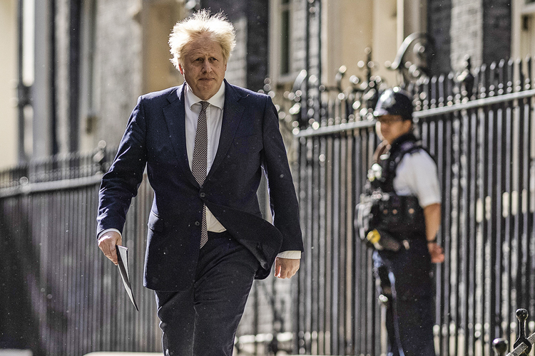 Boris Johnson vai concorrer para substituir Truss como premiê, diz jornal