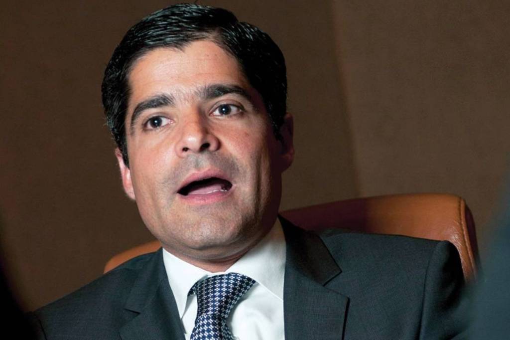 Bronzeado, ACM Neto se autodeclara pardo