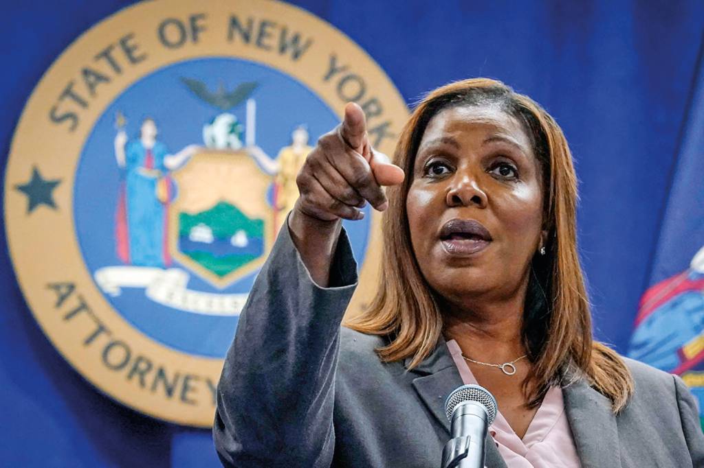 Letitia James FILE - This photo from Friday May 21, 2021, shows New York Attorney General Letitia James at a news conference in New York. James is overseeing an interview of Gov. Andrew Cuomo by investigators with the state attorney general's office, who are looking into sexual harassment allegations as the probe nears its conclusion. Credito: Richard Drew/AP/Imageplus