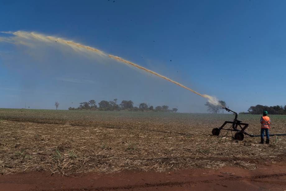 Canhão de água utilizado para fazer irrigação -