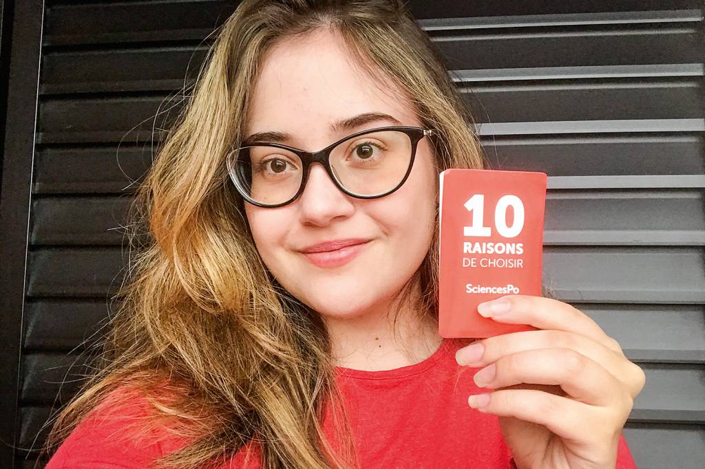 Gabrielle Balestra – Aluna Sciences Po2.jpg VALEU ESPERAR - Por quatro anos, Gabrielle Balestra, 18, meteu as caras no francês e passou para o curso de relações internacionais que queria, em Paris.
Mas, com a pandemia, ainda viveu tempos de suspense. “Foram dois meses de ansiedade até me darem o visto”, diz -