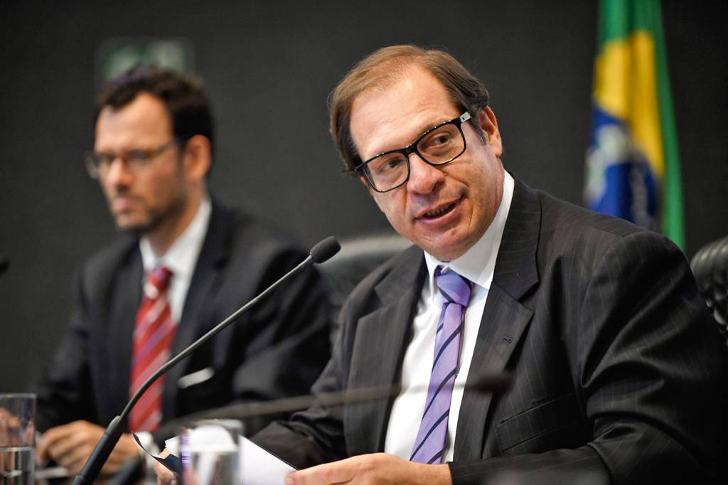 https://www.flickr.com/photos/stjnoticias/48521425242/ ESPERANDO PROVAS - Luis Felipe Salomão: processos em “banho-maria” -