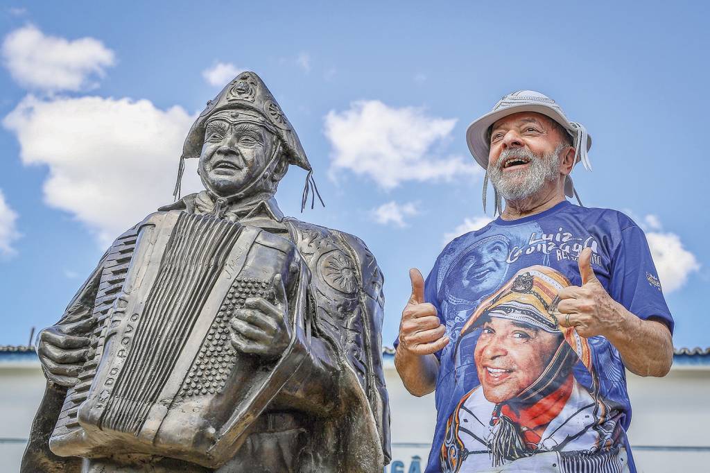 LULA-PERNAMBUCO-2017-3.jpg NA ESTRADA - Lula: favorito nas pesquisas, o ex-presidente reeditará nova “caravana” para costurar possíveis alianças -