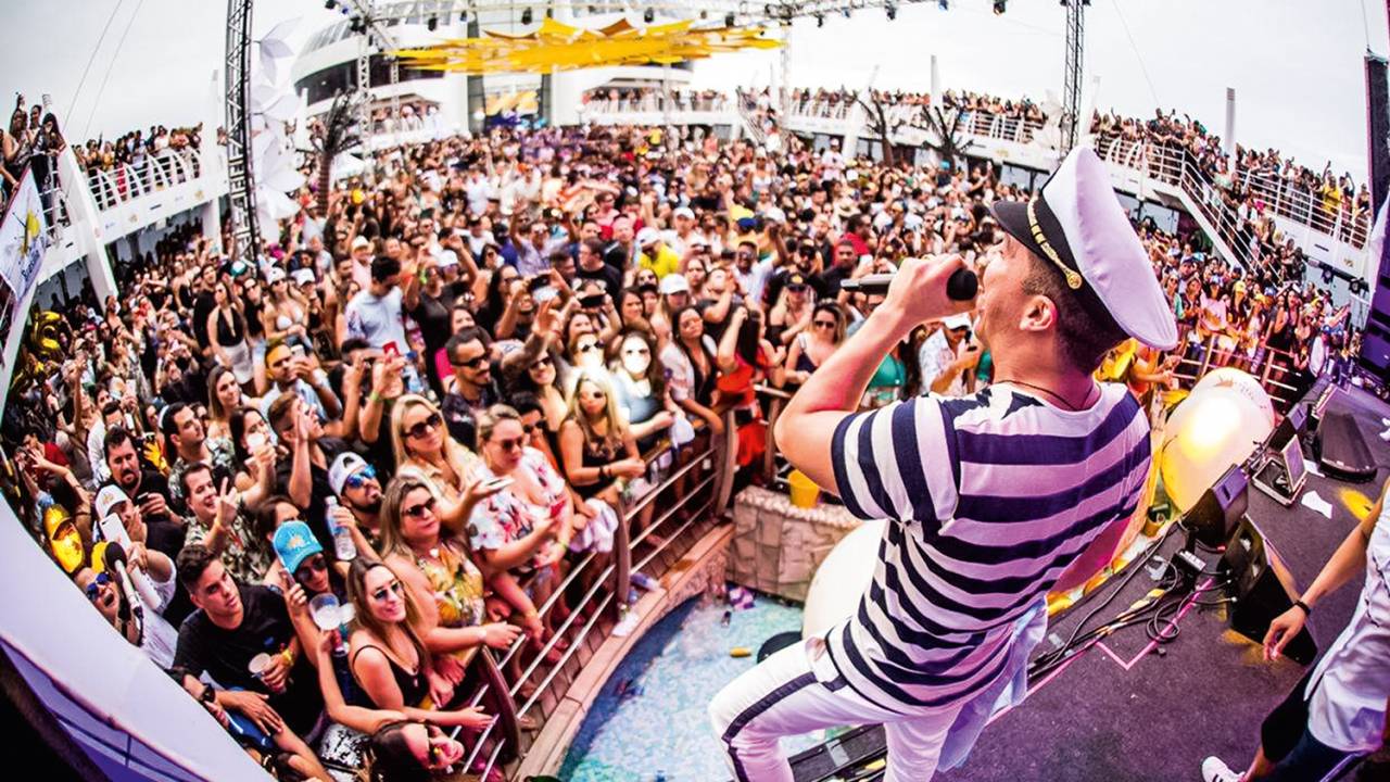 ÂNCORAS LEVANTADAS - O cantor Wesley Safadão em navio de cruzeiro antes da pandemia: a festa está para recomeçar -