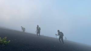 Subida Trecho da trilha Gotemba, na subida ao topo do Monte Fuji -