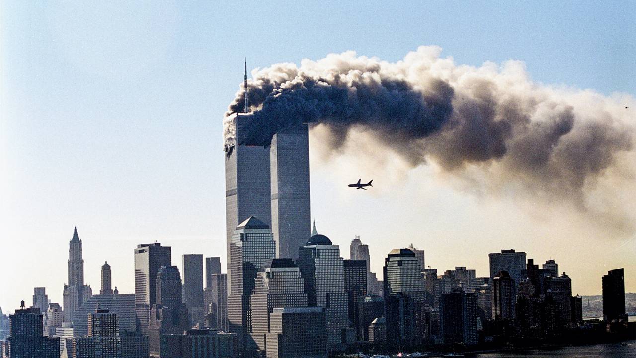 SOB ATAQUE - tragédia das Torres Gêmeas em Nova York: o evento mudou a história -