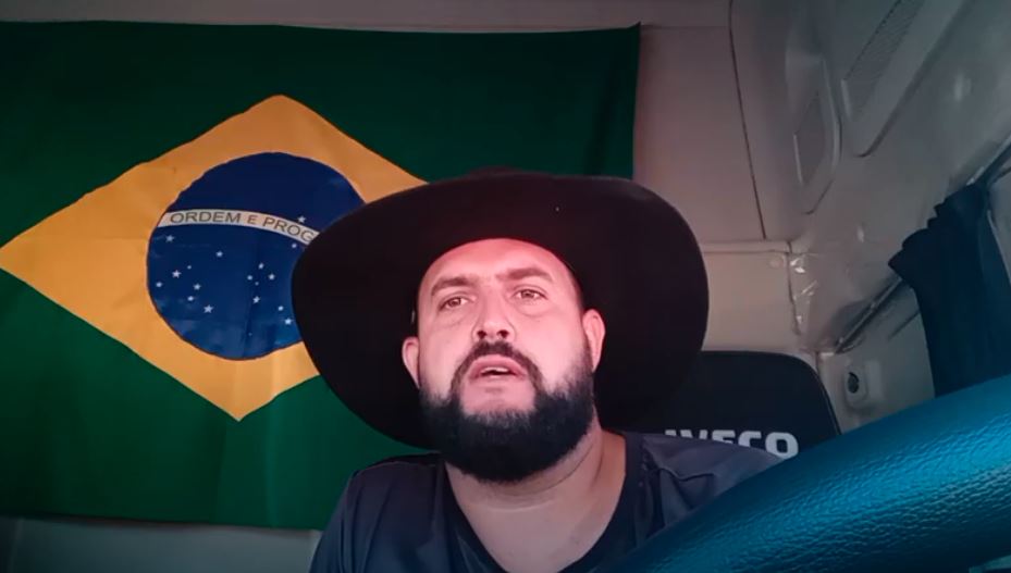 O caminhoneiro conhecido como Zé Trovão