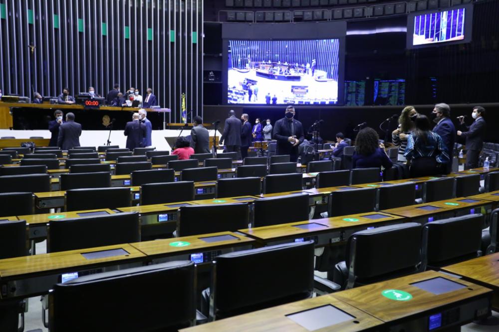 Deputados em sessão na Câmara - 12/08/2021