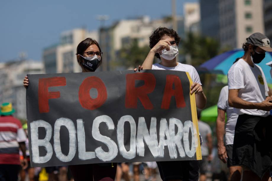 Protesto contra Bolsonaro em Copacabana, no Rio de Janeiro