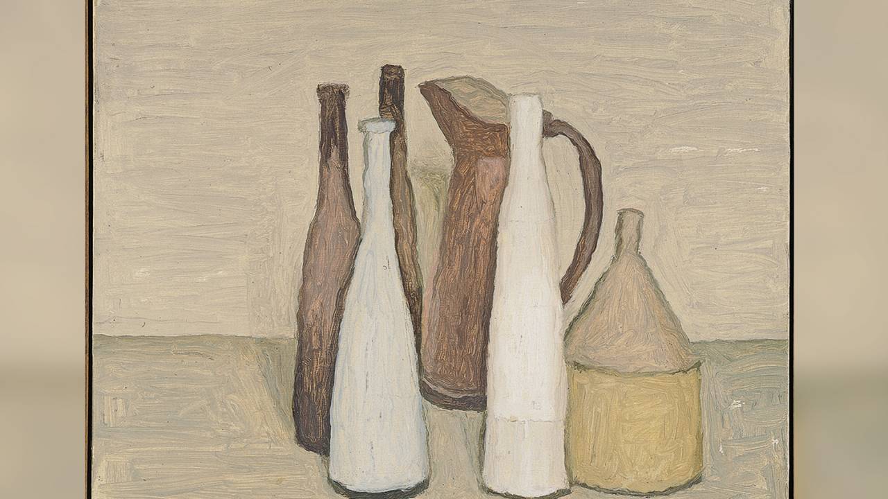 VIRTUOSISMO PROSAICO - Tela das famosas séries de garrafas criadas pelo artista: sensação de atemporalidade -