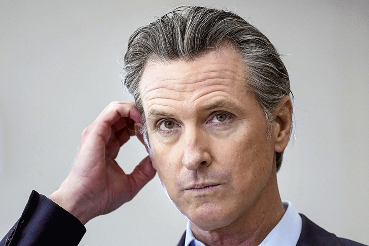AP21075812810568.jpg EM CAMPANHA - O democrata Newsom: apelos ao eleitorado desmotivado -