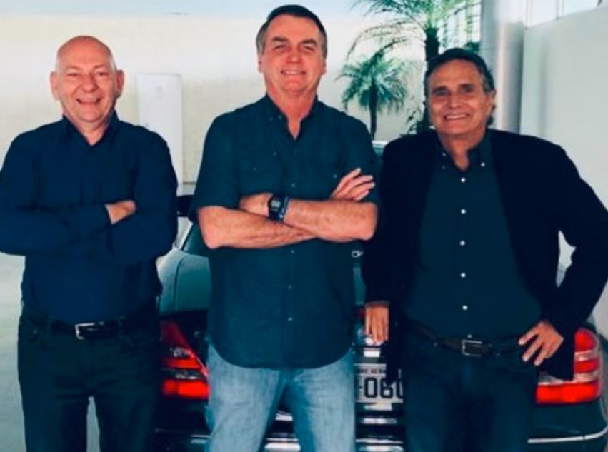 O empresário Luciano Hang, o presidente Jair Bolsonaro e o piloto Nelson Piquet