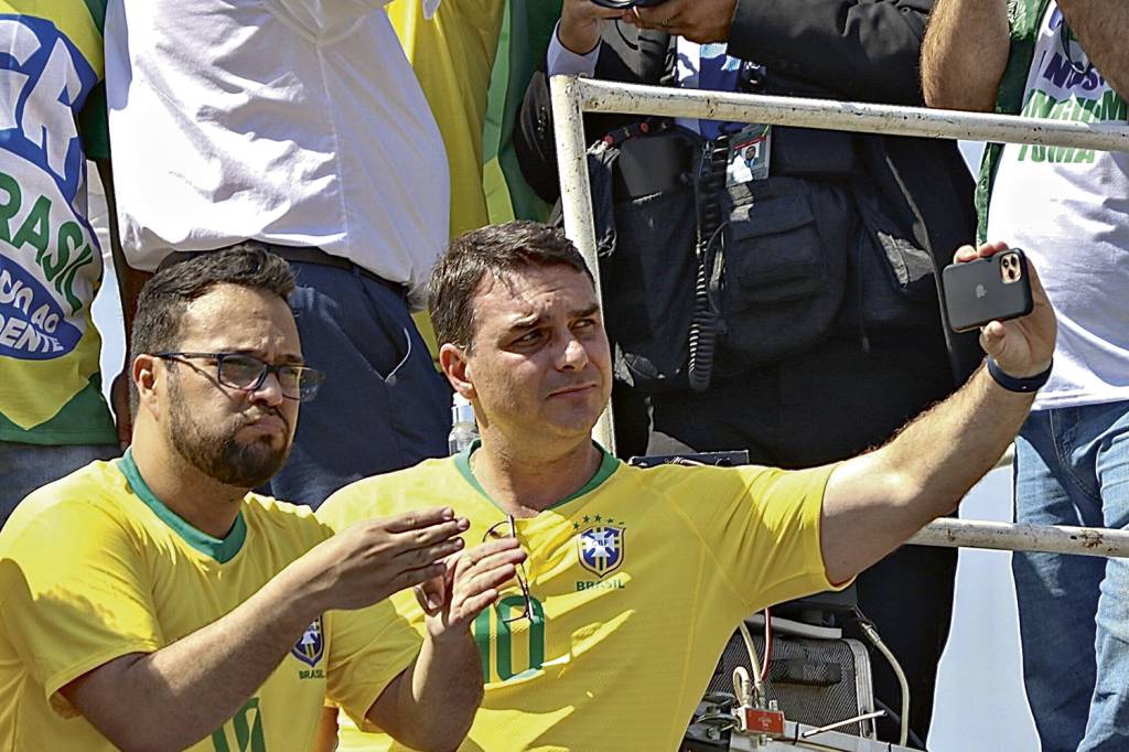 CARLOS-BOLSONARO-7-SETEMBRO-2021-98.jpeg ZERO UM - Flávio Bolsonaro: o recurso que pode travar o caso das rachadinhas será julgado pelo STF -