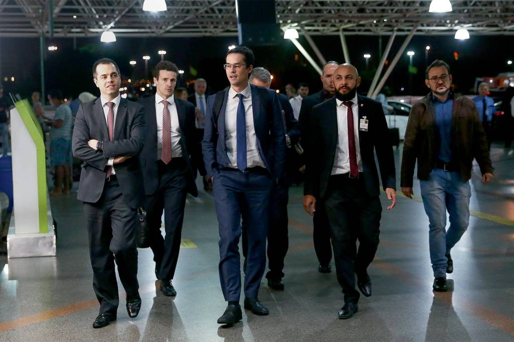 Dallagnol embarga no aeroporto de Brasília após conversa com Dodge REVANCHE - Força-tarefa da Lava-Jato: deputados querem punir procuradores -