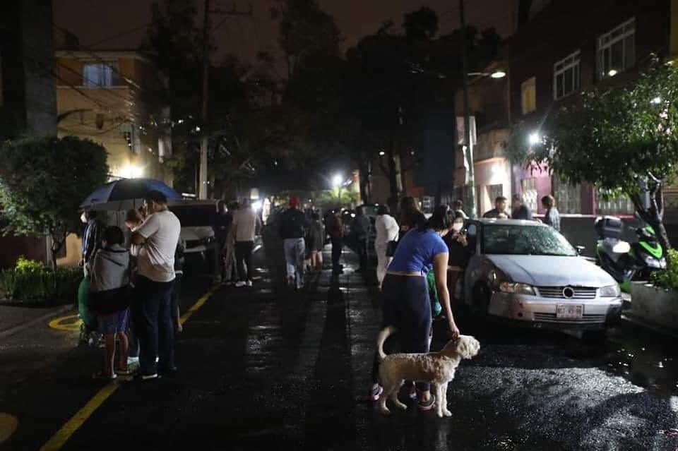 População deixou casas e prédios durante tremor de 7 graus no México - 07/09/2021