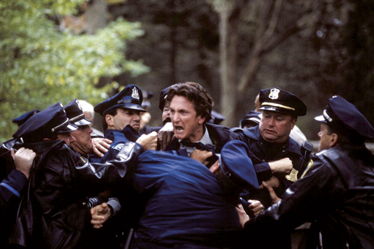FILME-MYSTIC-RIVER-03.jpg SOBRE MENINOS E LOBOS (Mystic River, 2003)