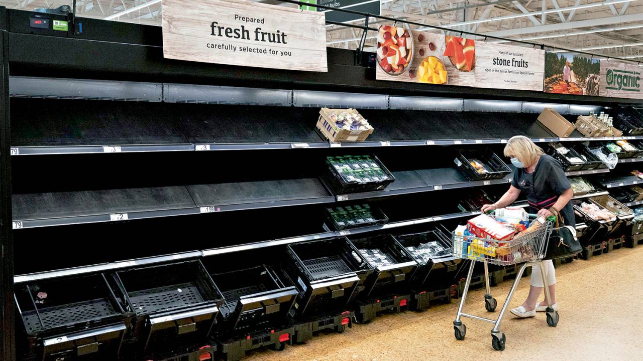 EM FALTA
- Sumiço das frutas frescas:
o setor de alimentos não consegue preencher as vagas -
