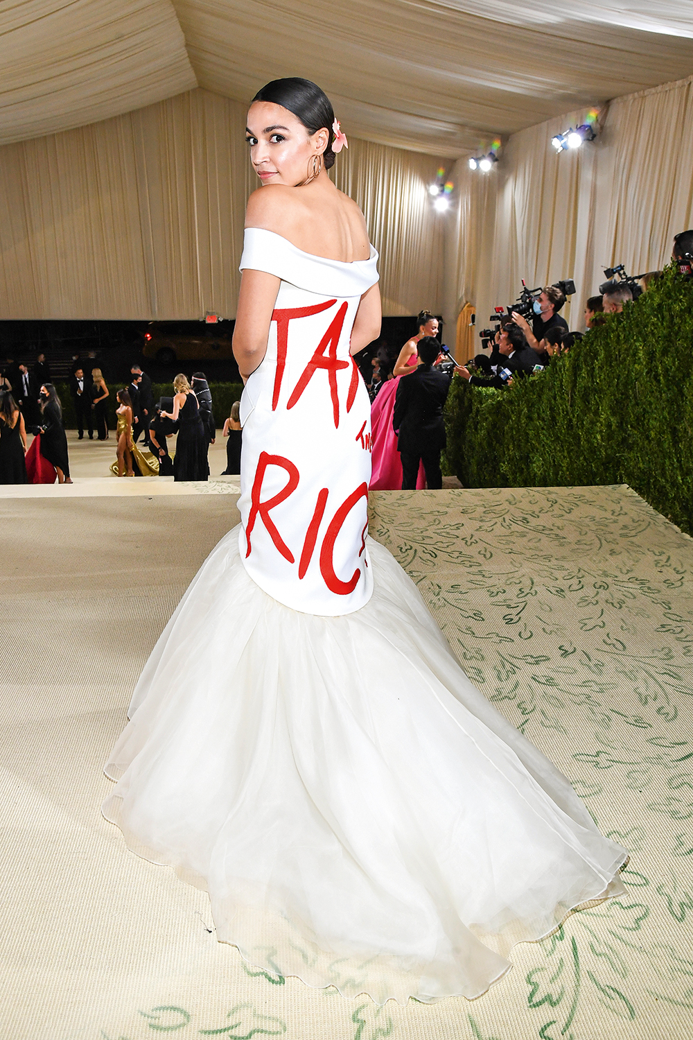 The 2021 Met Gala Celebrating In America: A Lexicon Of Fashion – Red Carpet 1340142478 - Alexandria Ocasio-Cortez attends The 2021 Met Gala Celebrating In America: A Lexicon Of Fashion at Metropolitan Museum of Art on September 13, 2021 in New York City. Credito: Kevin Mazur/MG21/Getty Images