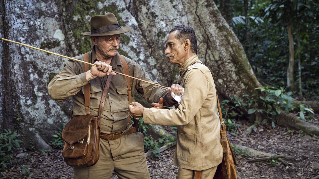 AVENTUREIROS - Roosevelt (Aidan Quinn) e Rondon (Chico Diaz): doenças e até flechada na mata -