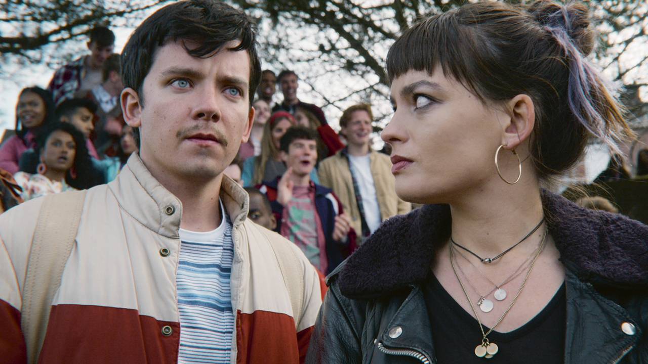 SÓ PENSAM NAQUILO - Asa Butterfield e Emma Mackey: retrato ácido e fiel do sexo na adolescência -