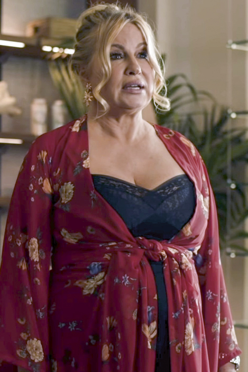 SERIADO-THE-WHITE-LOTUS—-JENNIFER-32.jpg ESTOURO - Jennifer Coolidge: estelar como a carente e grudenta Tanya -
