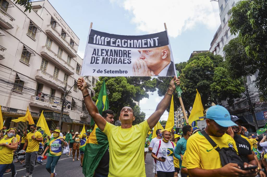 STF-ALEXANDRE-MORAES-18762707-high.jpeg PERSEGUIDO - Cartazes do ministro Alexandre de Moraes: o alvo principal dos ataques do presidente e dos manifestantes -