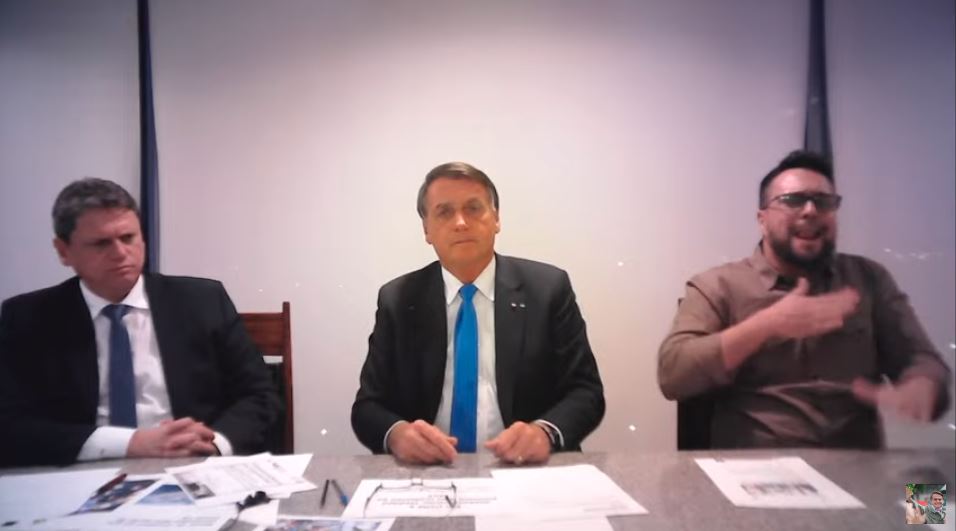 Presidente Jair Bolsonaro durante live nas redes sociais nesta quinta-feira - 30/09/2021