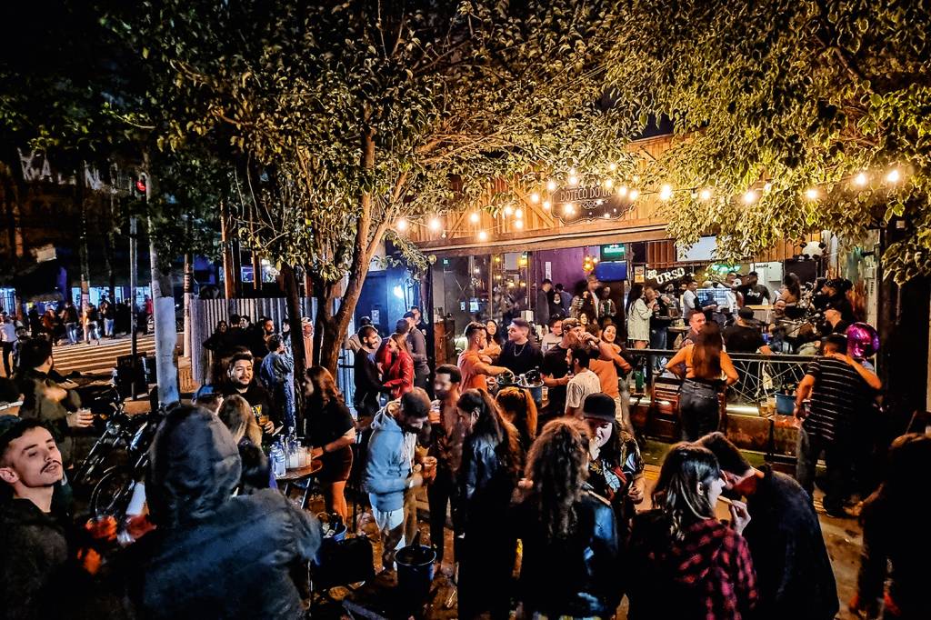 BARES-VILA MADALENA-2021-023.jpg NA BALADA - Diversão e paquera: jovens já podem se reunir em bares ou para dançar -