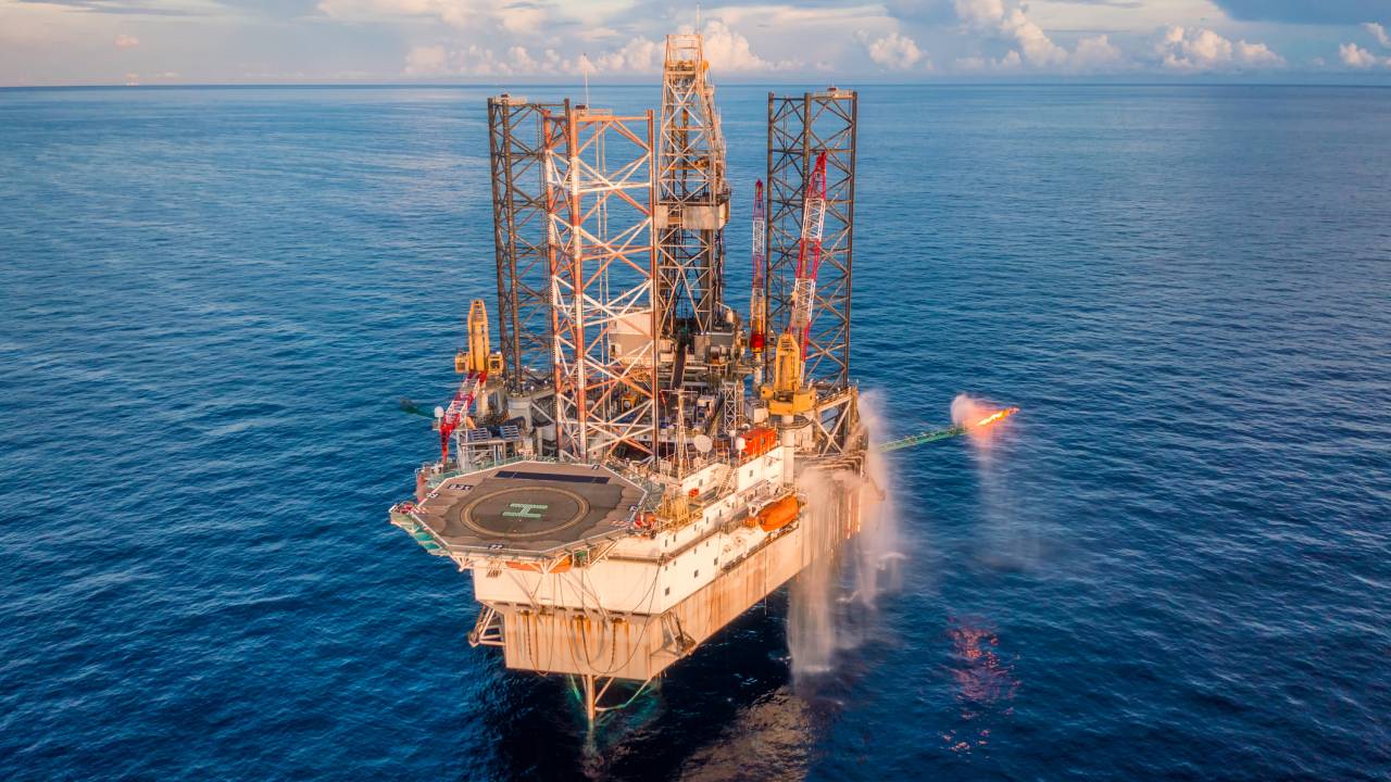 Plataforma de petróleo em alto mar
