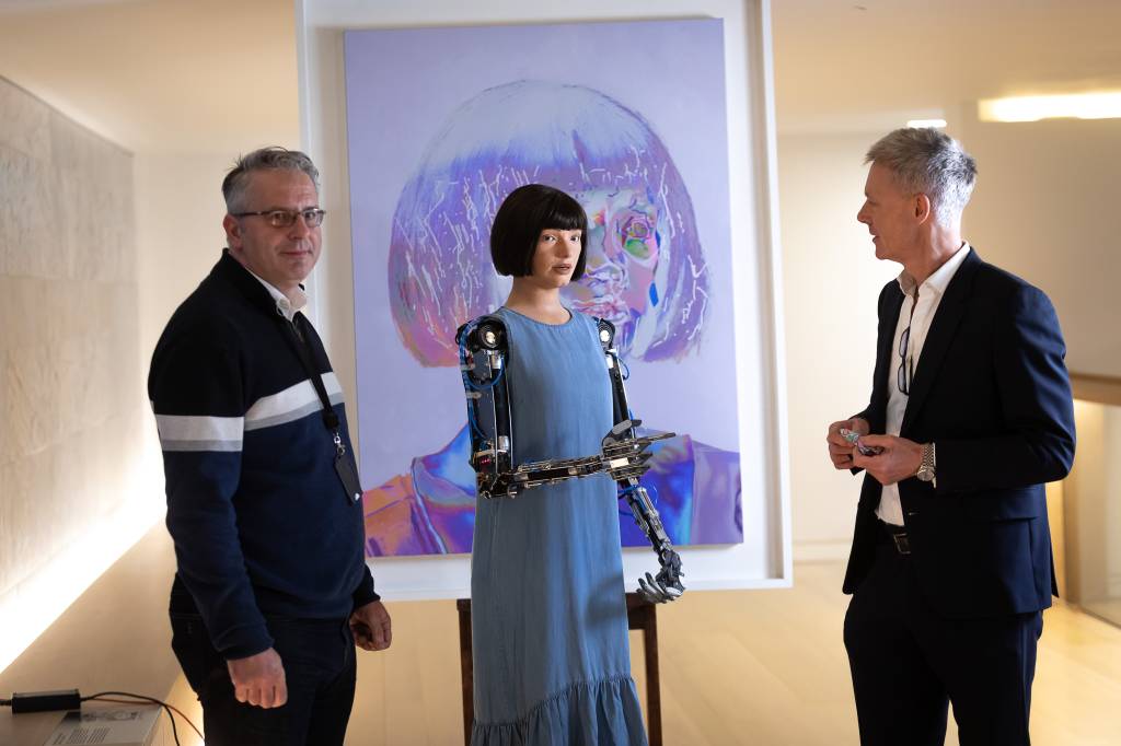 “AI-DA: The World’s First Robot Artist” At The Design Museum – Press View /