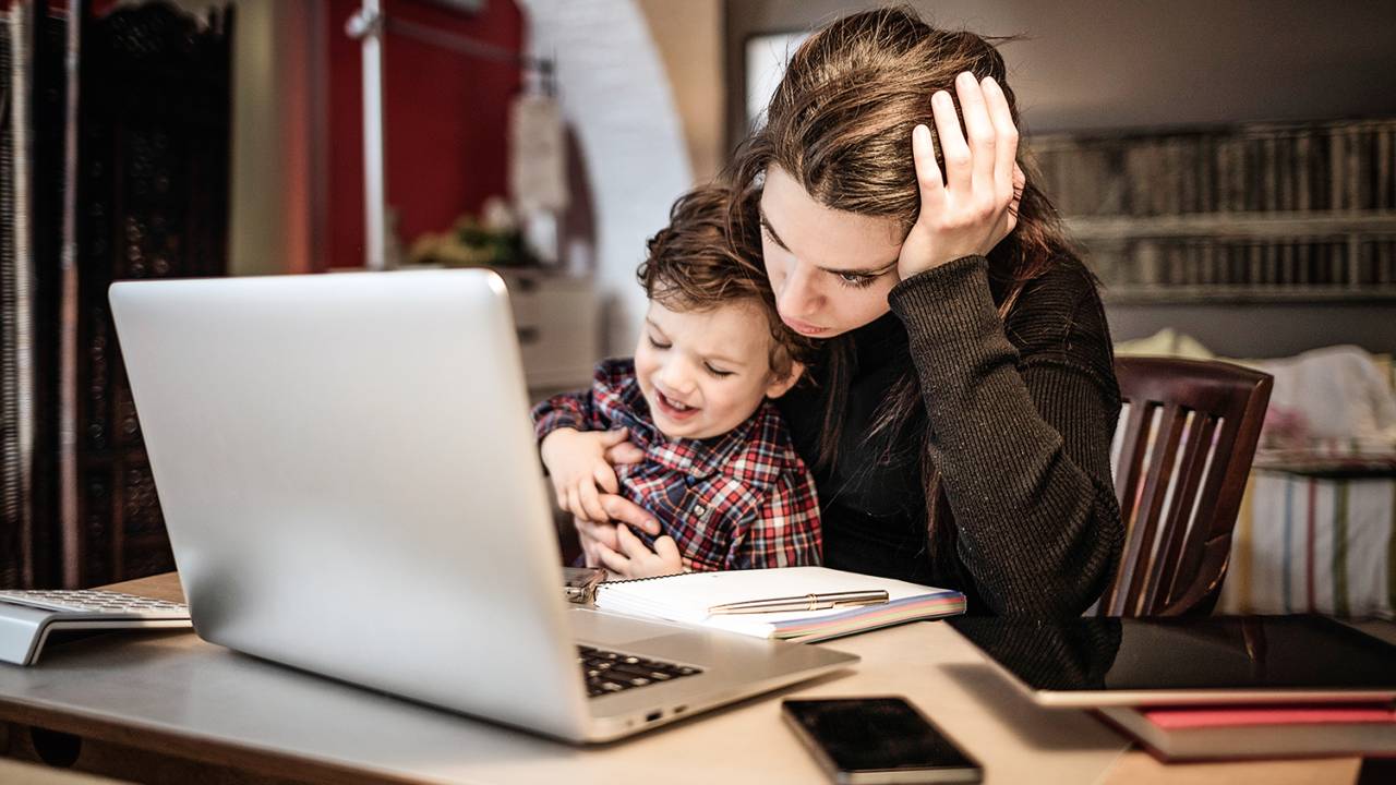 MULTITAREFA - Trabalho em casa: aumento das demandas, que passaram a incluir as aulas on-line dos filhos -