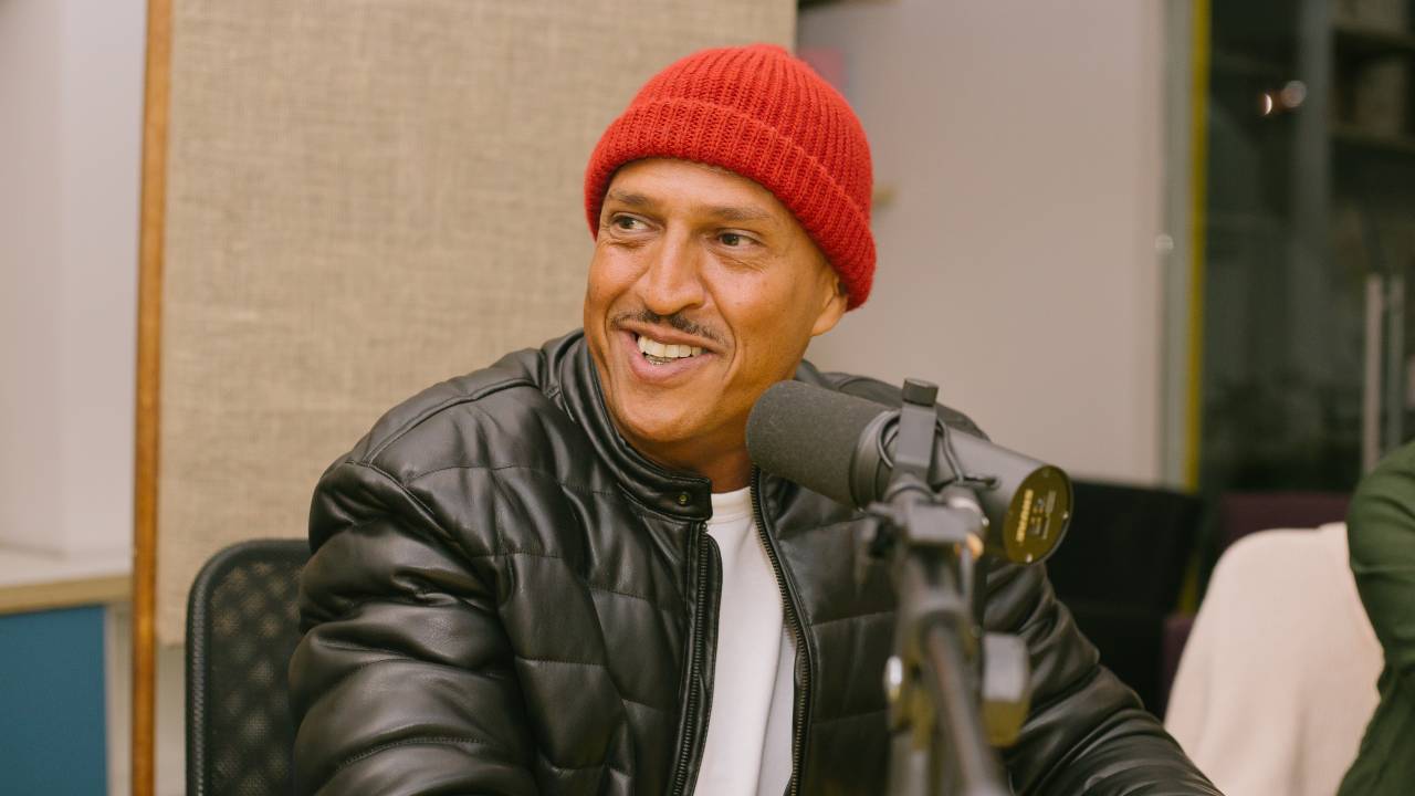 O rapper Mano Brown durante a gravação do podcast Mano a Mano