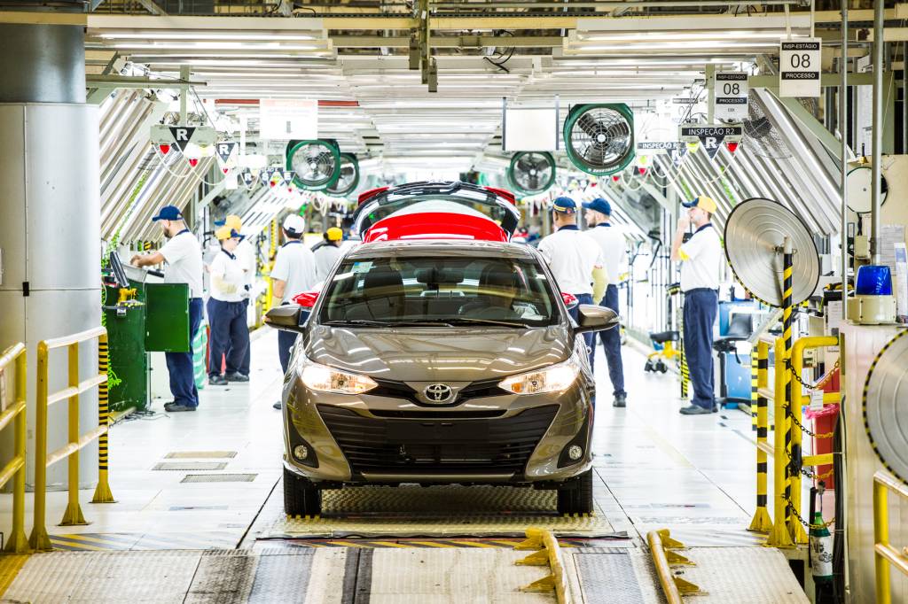 Toyota mira lançamento de carro híbrido mais acessível no Brasil