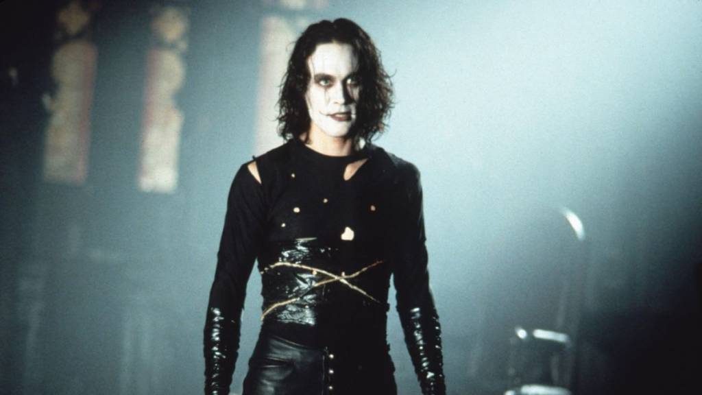 Alec Baldwin: irmã de Brandon Lee se manifesta sobre morte no set