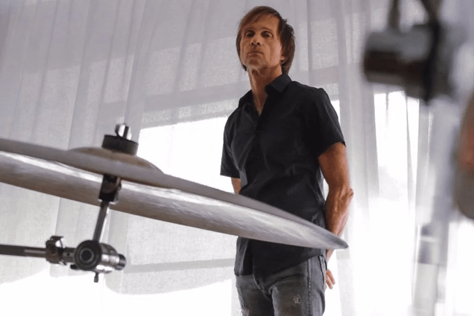 ‘Renato Russo agregaria muito hoje em dia’, diz o baterista Marcelo Bonfá