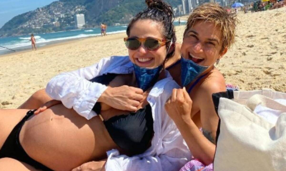 nanda costa e lahn lahn, na praia de ipanema