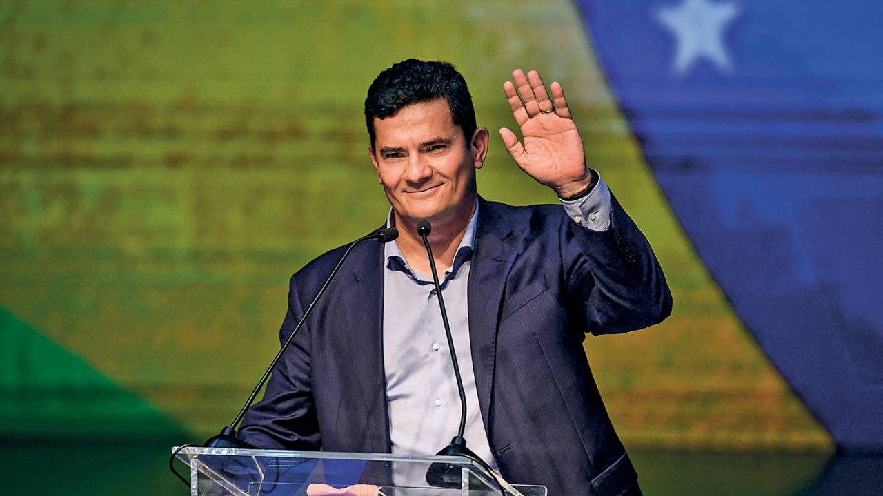 Petistas cogtavam lançar Gleisi ao senado do Paraná em uma eventual cassação do senador