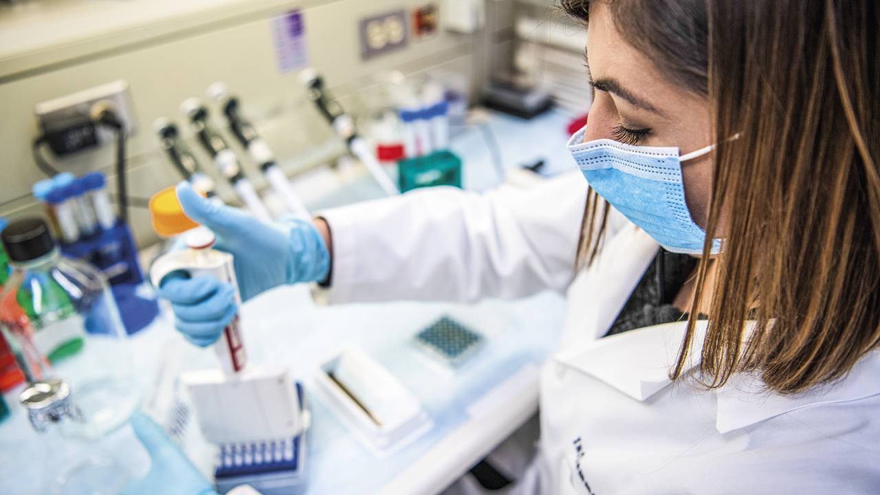 DA BANCADA ÀS PACIENTES - Laboratório em Cleveland: cientistas estudam vacina contra tumor de mama há dez anos -
