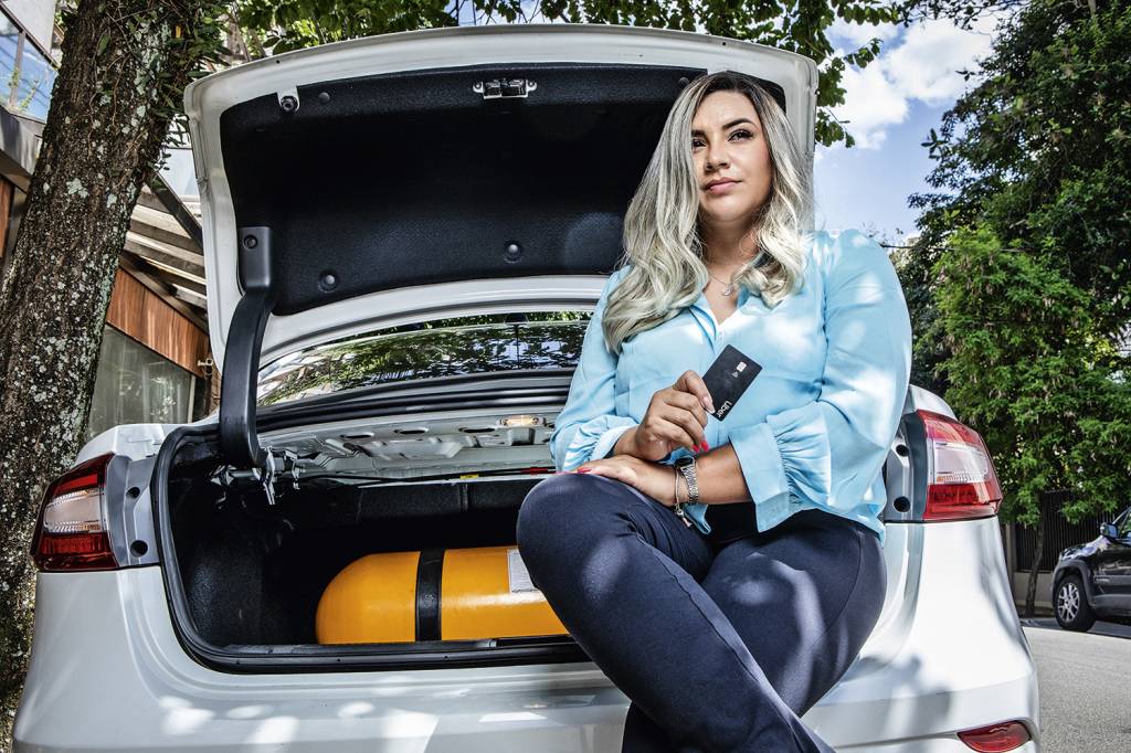 DAYANE-PEREIRA-UBER-2021-023.jpg TROCA DE COMBUSTÍVEL - O aumento da gasolina levou a motorista de aplicativo Dayane Gonçalves Pereira a trocar seu Citroën C4 Lounge por um modelo adaptado com kit de gás natural veicular -