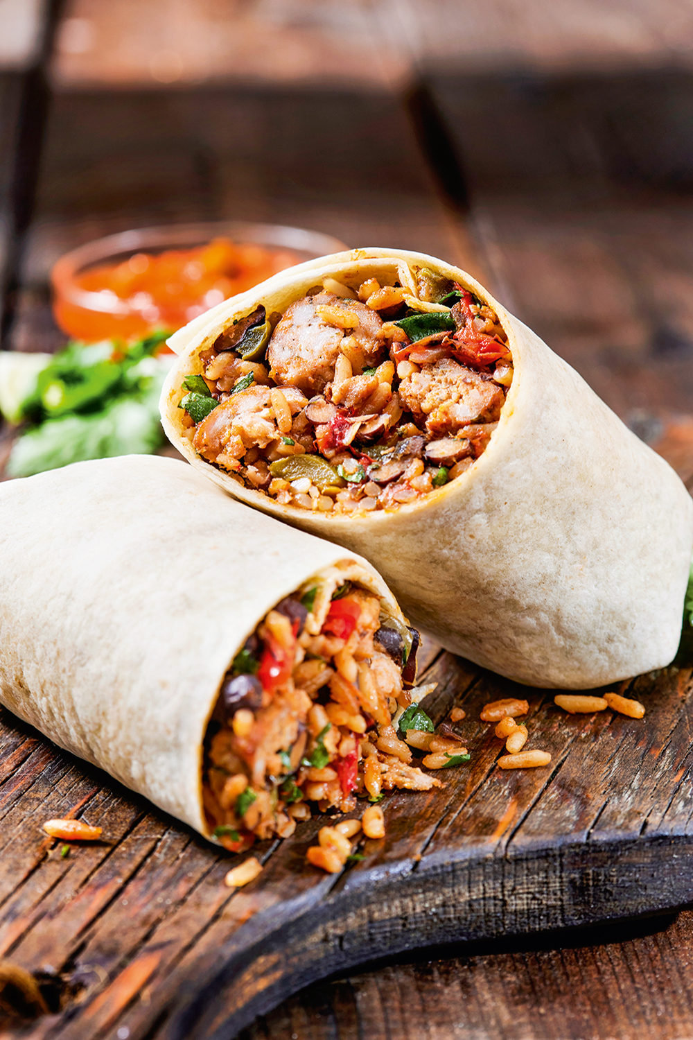 Mexican Rice and Chorizo Sausage Wrap BURRITO - Na mesa: a comida mexicana não passou no teste -
