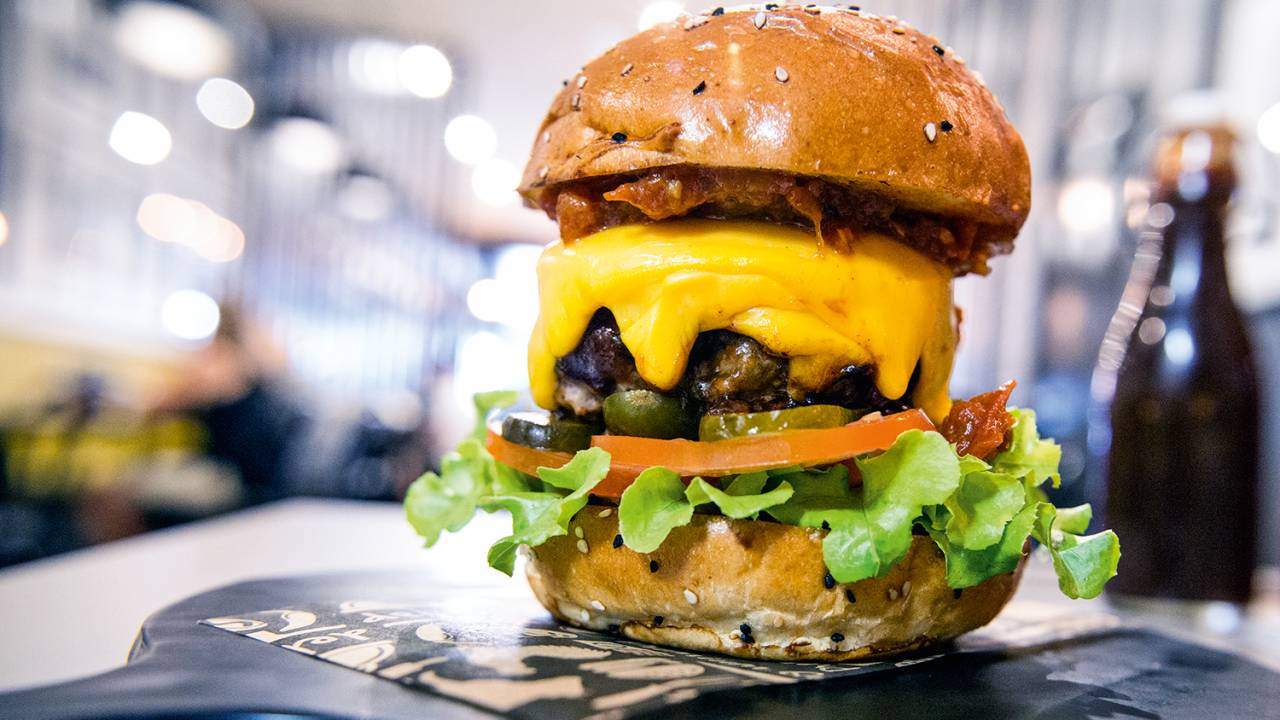 HAMBÚRGUER - Gorduroso: entre as redes avaliadas estão as americanas McDonald’s e Burger King -