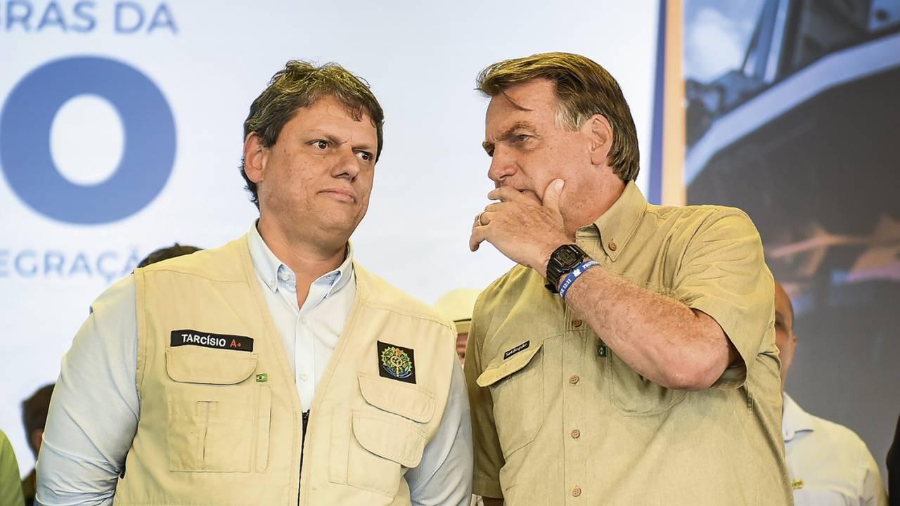 INSISTÊNCIA - Bolsonaro e Tarcísio: convite reforçado em Dubai para o ministro concorrer ao Palácio dos Bandeirantes -