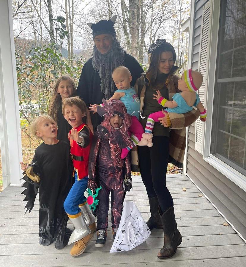 WhatsApp Image 2021-11-01 at 12.29.24 Alec Baldwin, a mulher, Hilaria, e os cinco filhos