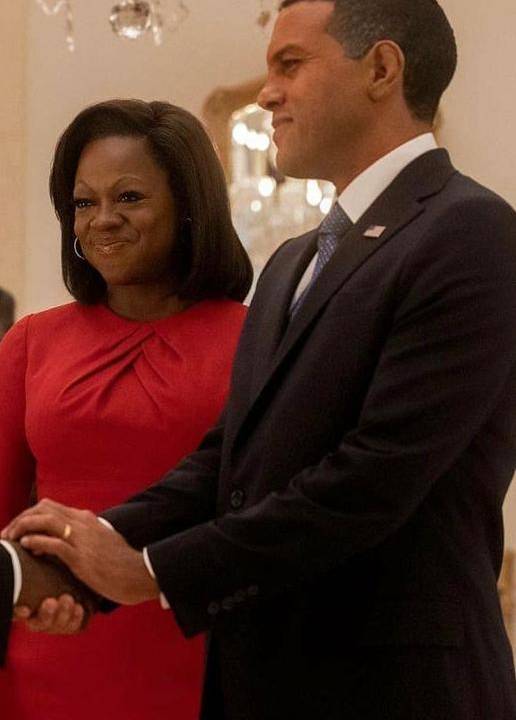 A imagem mostra Viola Davis como Michelle Obama