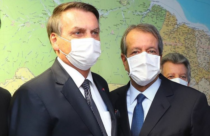O presidente Jair Bolsonaro (sem partido) e o presidente do PL, Valdemar Costa Neto