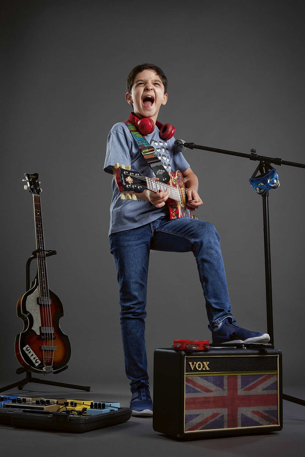 gustavo0002.jpg2 BEATLEMANÍACO - Gustavo Saldanha, 8 anos, conheceu os Beatles aos 5 e se apaixonou (hoje toca sete instrumentos). Na pandemia, viu aflorar seu gosto por tecnologia e empreendedorismo. Dá aulas virtuais aos avós e já sonha em criar o próprio estúdio -