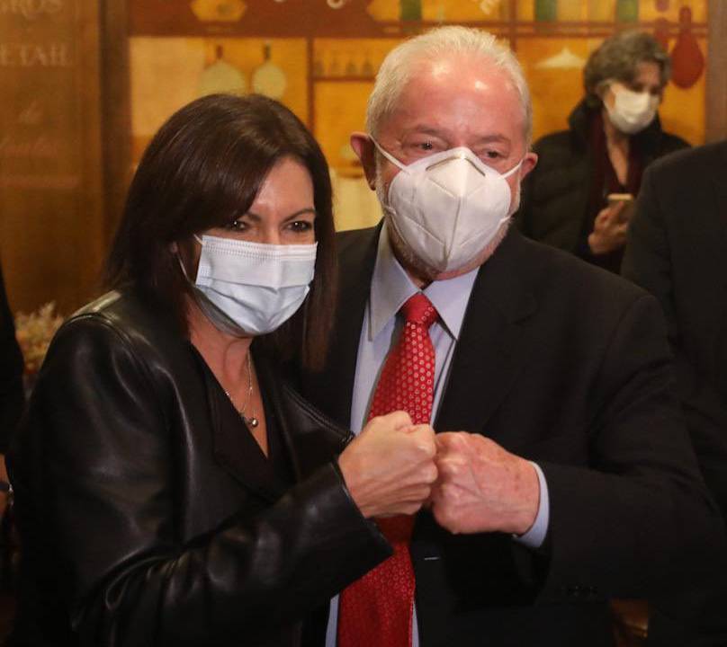 O ex-presidente Lula com a prefeita de Paris, Anne Hidalgo