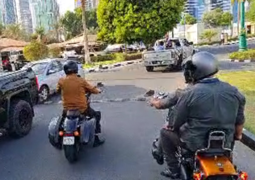 Bolsonaro participa de “motociata” após desembarcar em Doha, no Catar
